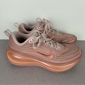 Nike Vomero Plus Particle Pink Rose Gold HV8154-601